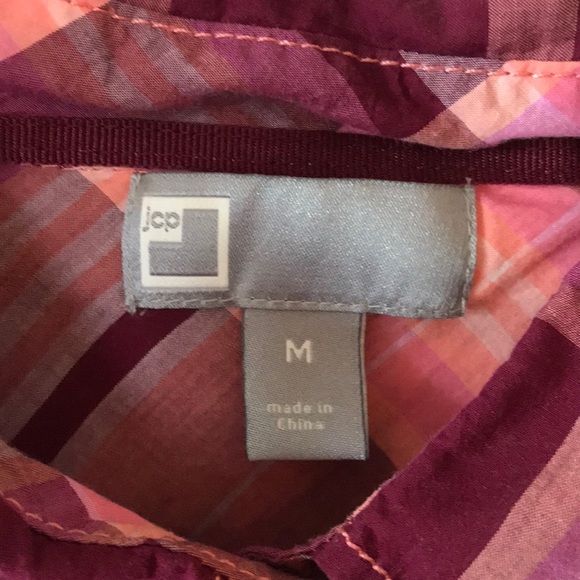 Ladies Button Up Top - Size Medium - Picture 3 of 4